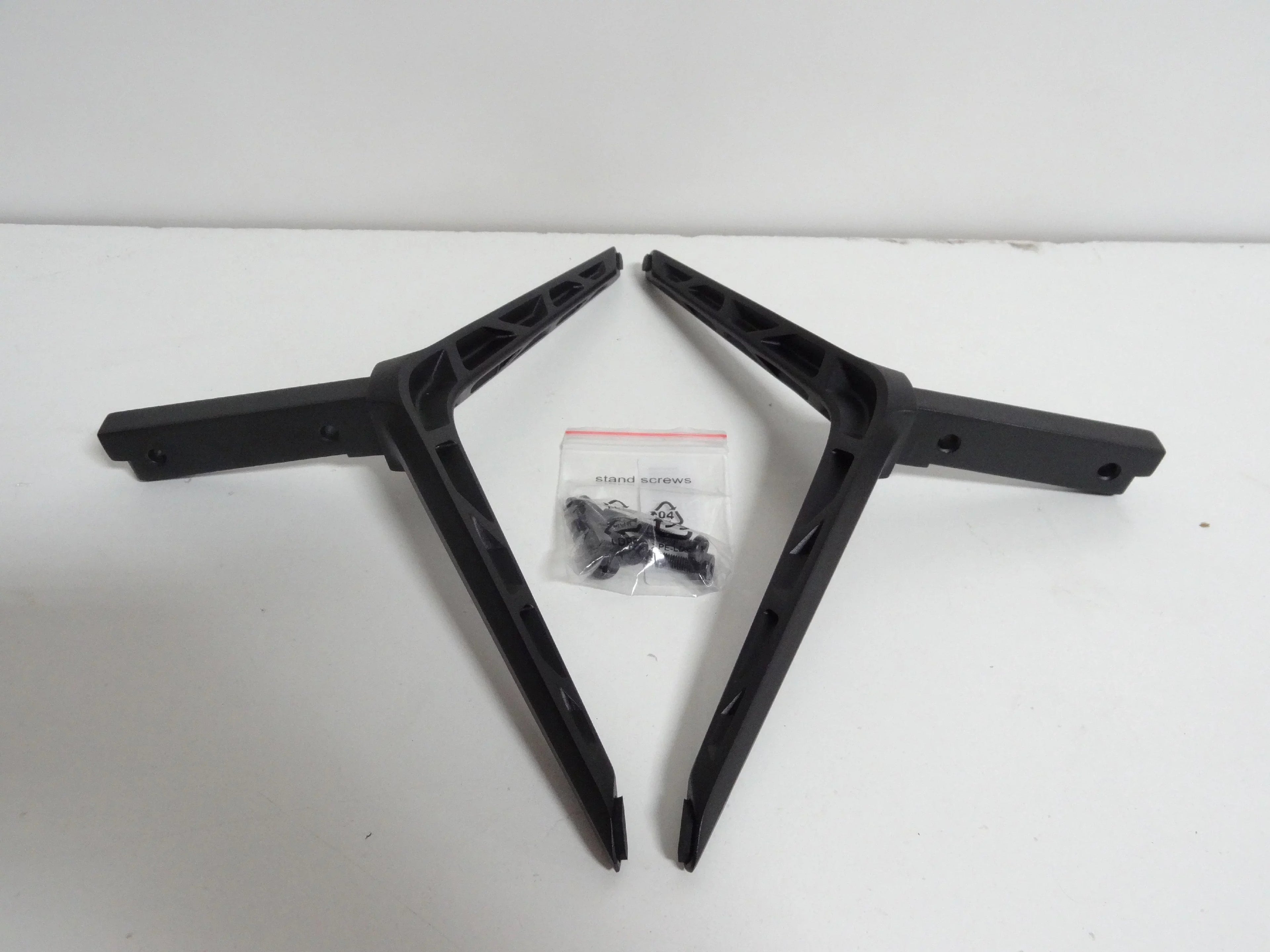 Vizio M556-G4 Sizetand Legs W/Sizecrews - NEW(81304-003871935AD062664)