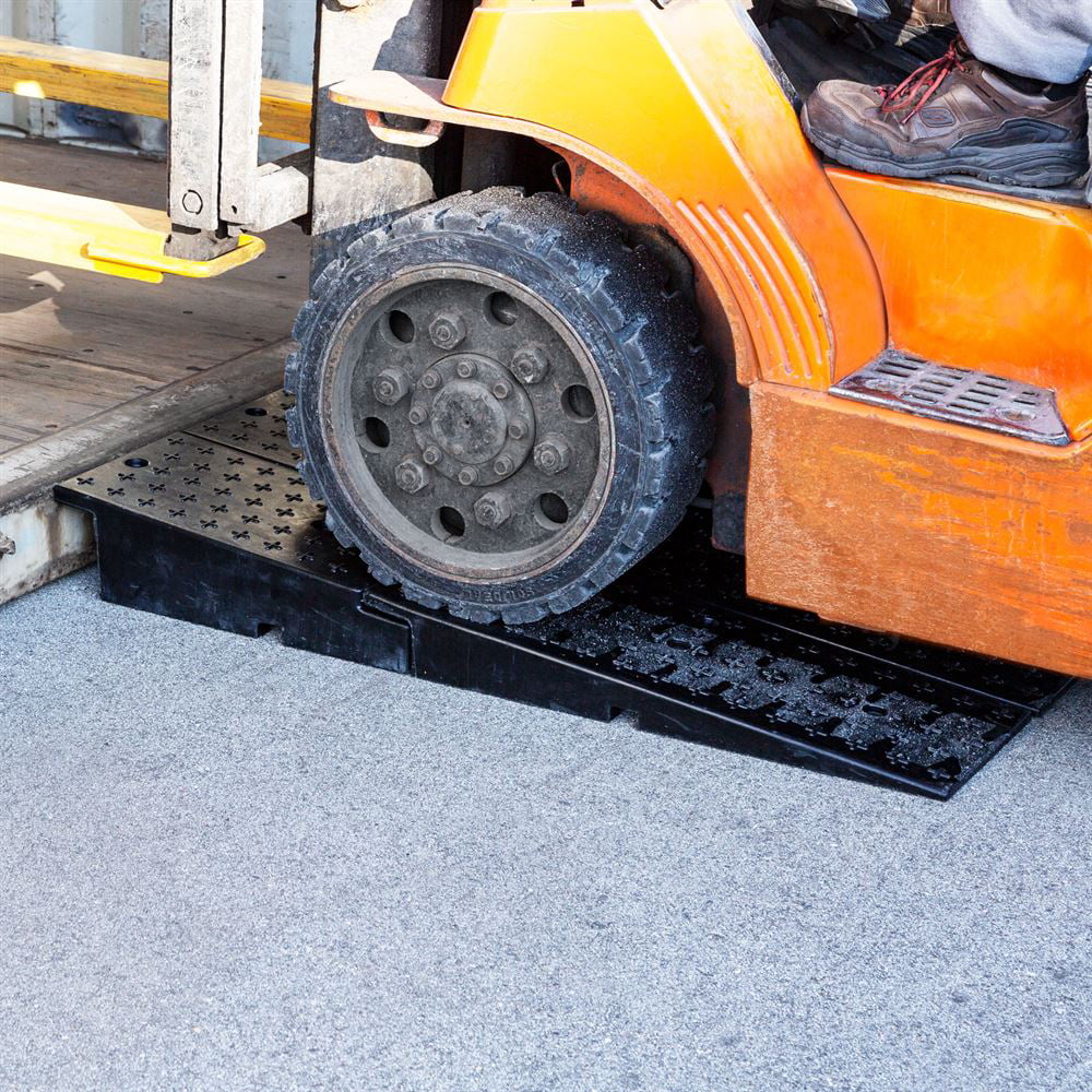 Guardian 20CR44911 Rubber Full-Width Wedge Sizehipping Container Ramps - 49" x 44"