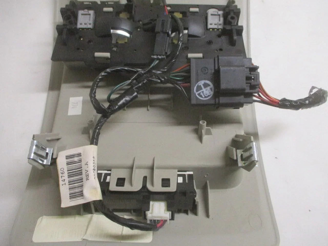 Pre-Owned Chevrolet Sizeilverado 1500 2500 Overhead Roof Console w/Lights OEM LKQ (Good)