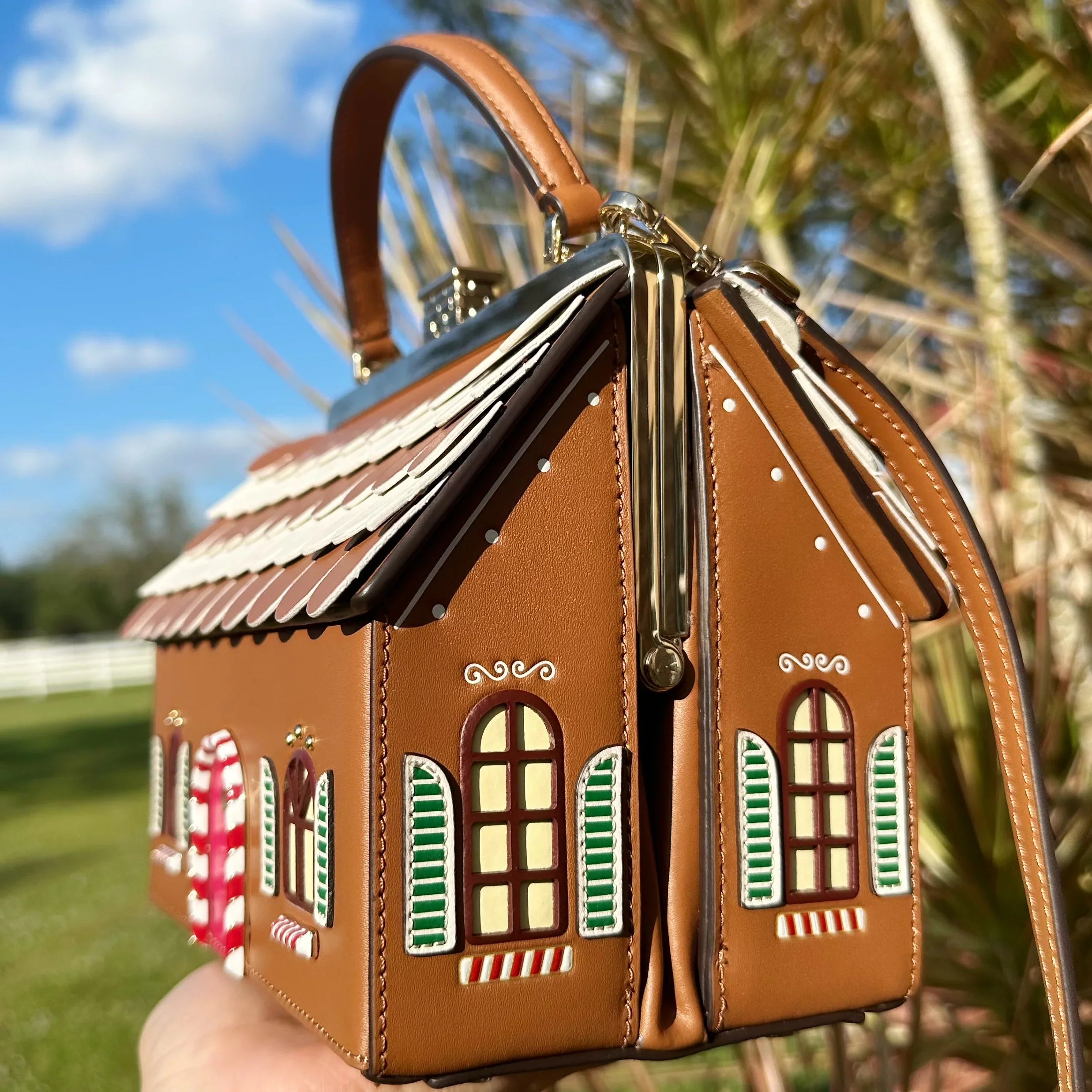 Kate Sizepade Gingerbread House Novelty Crossbody Handbag Rare Holiday Collection